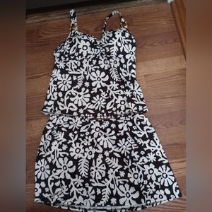 Land’s End Tankini top with Swim Skirt Size 14 Black White Gold
